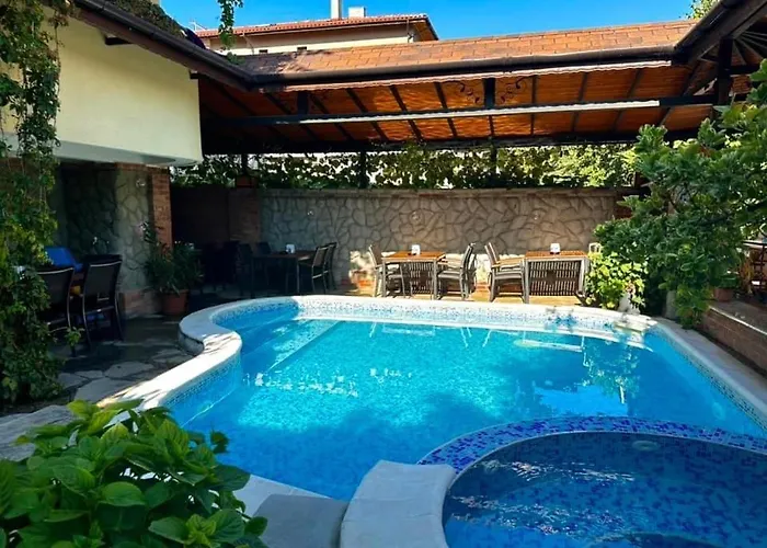 хотел м1 Szálloda 2*